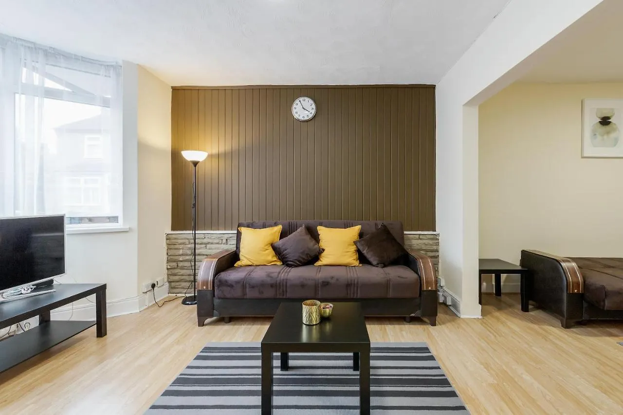 Beautiful 2-Bed House In Quiet Cul-De-Sac Villa Barking  United Kingdom